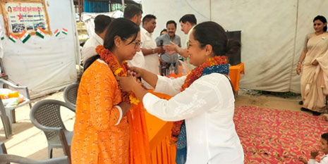 Food packets were distributed on 15th August Food packets were distributed on 15th August